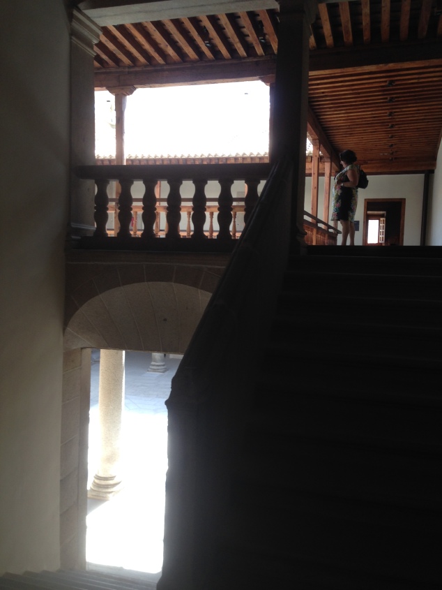 Escalera del patio interior del Palacio de Superunda (foto: BlamaraPhoto)